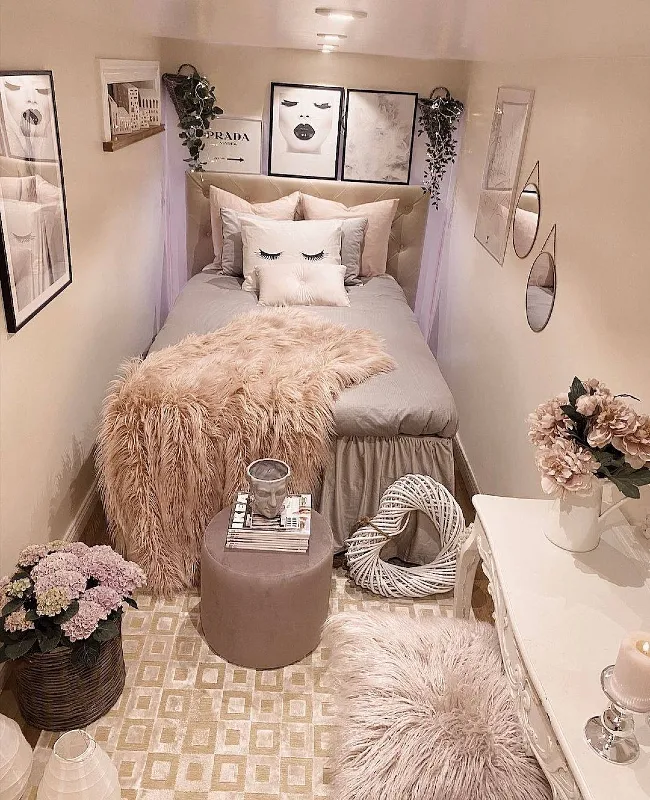 Plush Textures in a Narrow Space