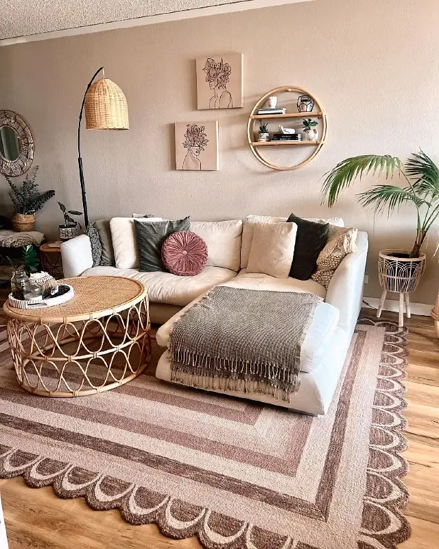 Mauve and Scalloped Comfort